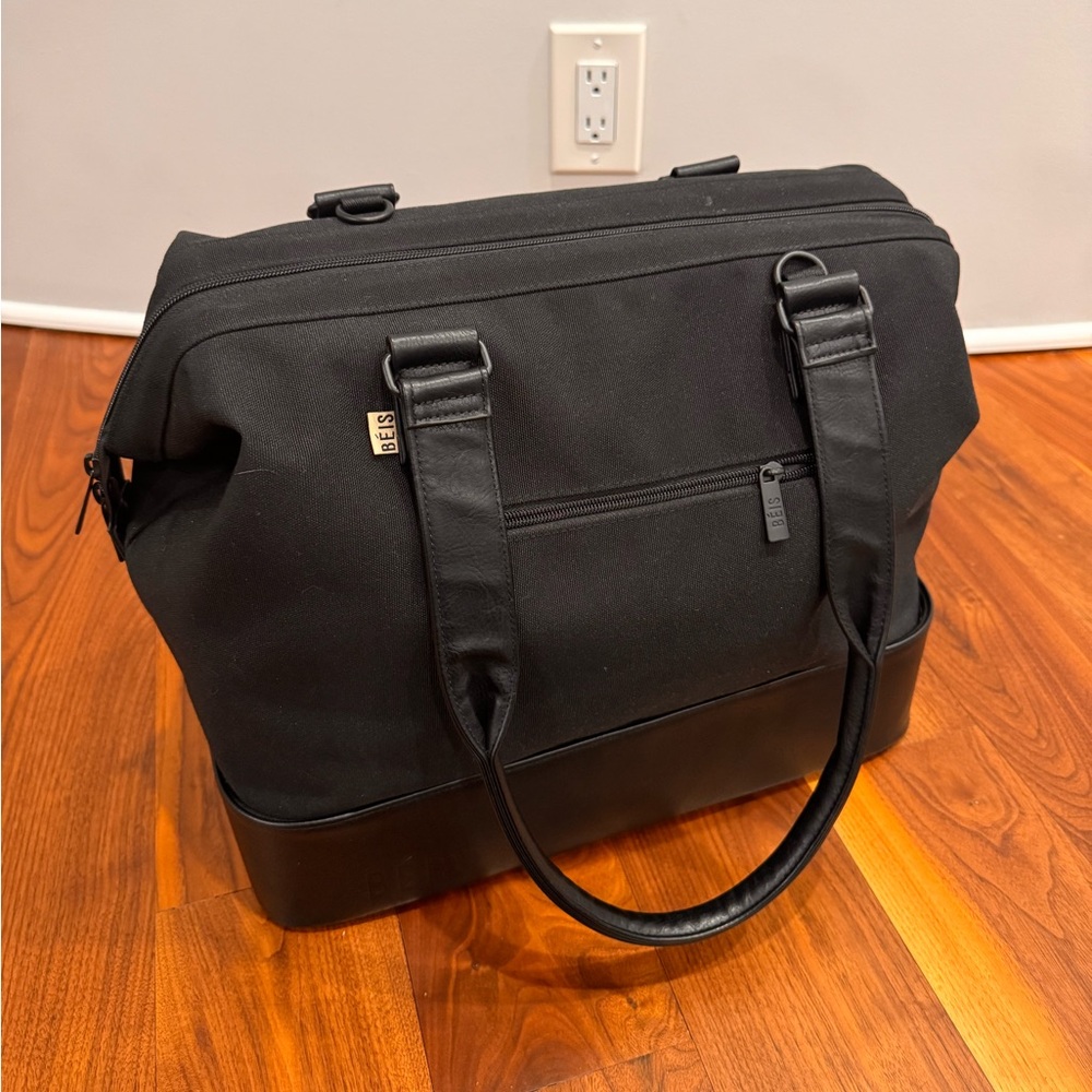 BEIS TRAVEL: The Weekender 
in Black